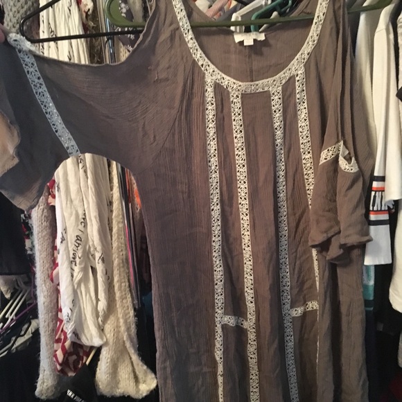 Tops - Picture 3 of 8